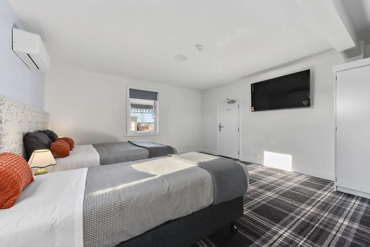 Deluxe Family Room — view 6