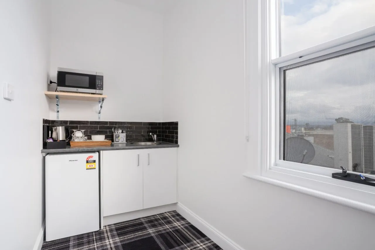 Standard Queen Room — view 2